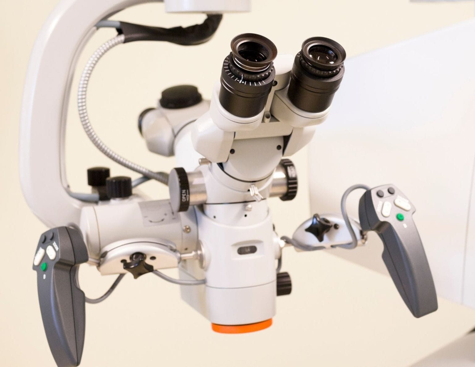 Carl Zeiss Leads the Global Surgical Microscope Market with Leica Microsystems, and Alcon